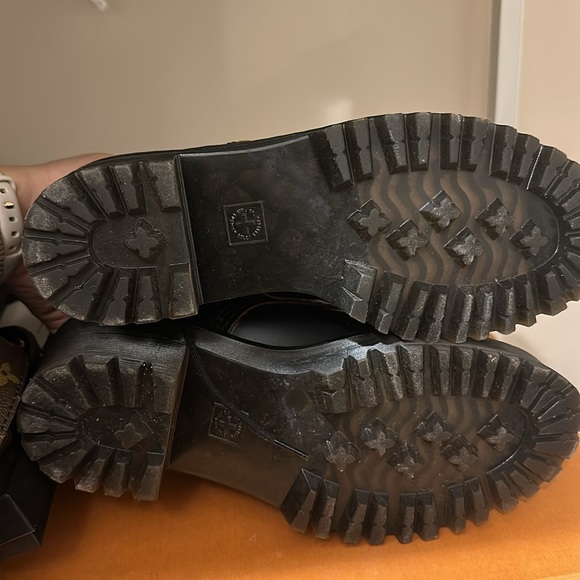 Dr Martens Leona Boots - Picture 5 of 6